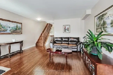 House for Rent downtown Toronto, Beautiful 3-bed 3 bath 2 Parkin Image# 1