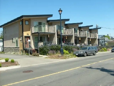 Three bedroom townhouse for rent Image# 7