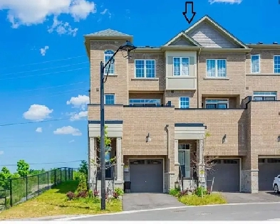 Modern and spacious 4BR Townhouse for Rent in Newmarket in Davis Image# 1