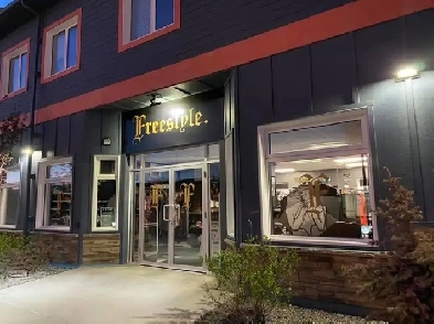 Successful retail clothing store for sale. Image# 1