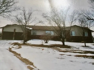 House for rent on acreage in md rockyview has shop. Quonset Image# 1