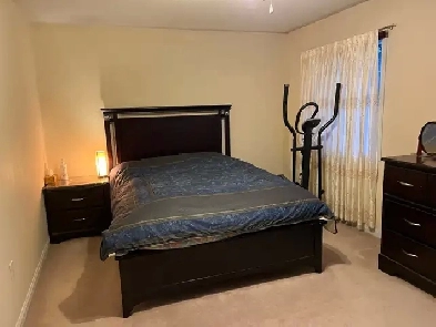 master room for rent in Whitby Image# 1