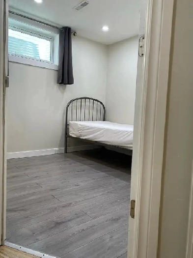 Furnished room for rent (Bsmt)-Marlborough Image# 1