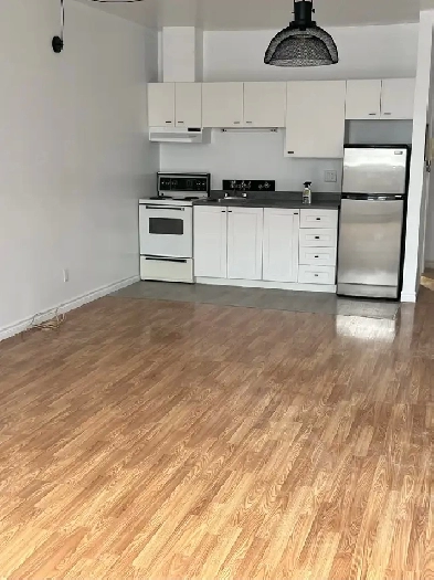 Studio chauffé, éclairé a louer près de tous les services Image# 1