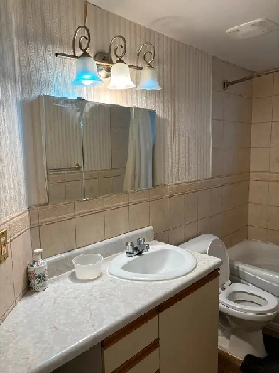 Chambre à louer à 5 min Dorval airport Lachine.. Image# 1