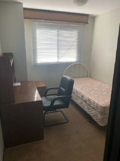 Clean room for rent in Capitol Hill Image# 1