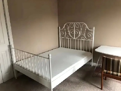 Nice bedroom on Eglinton and Caledonia Rd. Good location. Image# 1