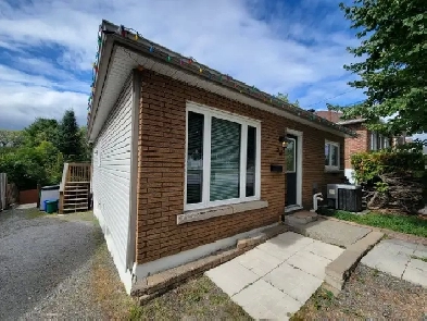 Main Floor 2 Bedroom Apt. for Rent, Utilities all Inclusive Image# 3