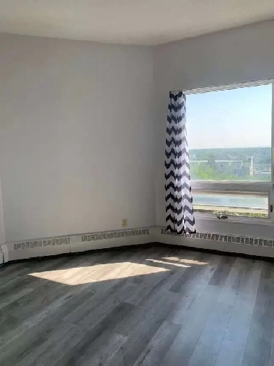 Room for Rent - Top Floor Condo with Amazing View Image# 1