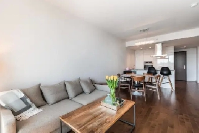 Superbe 1 cac TOUT MEUBLÉ avec balcon et vue! Piscine! Image# 1