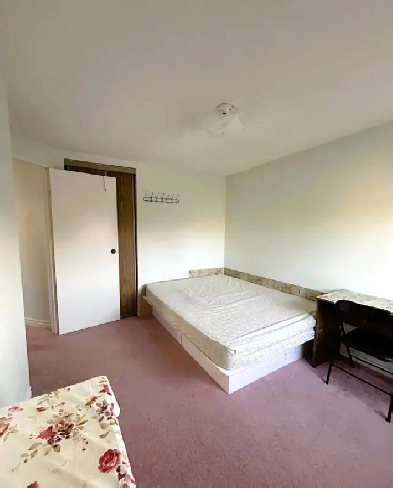 Room for Rent  near Square one Image# 1