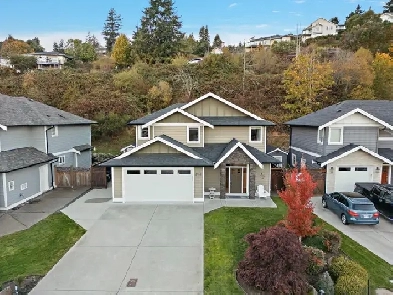 Quality & Bright Westshore Home Image# 1