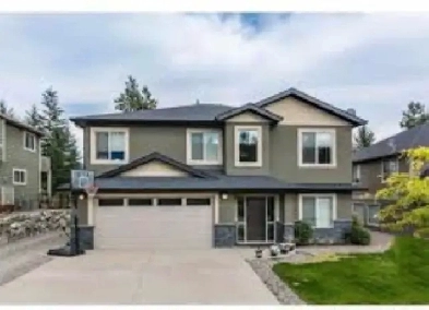 Beautiful 2 bedroom, 1 bathroom above ground suite. Image# 6