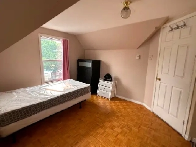 All inclusive Furnished Spacious room 4 rent ByWard market area Image# 1