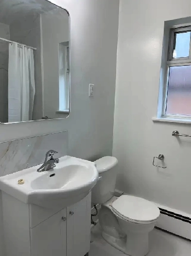 Super Large 3br   2 full bath apartment - Wilmington and Finch Image# 1