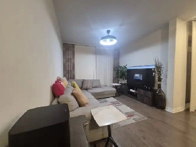 3 Bed 2.5 bath Townhouse 2700 Image# 1