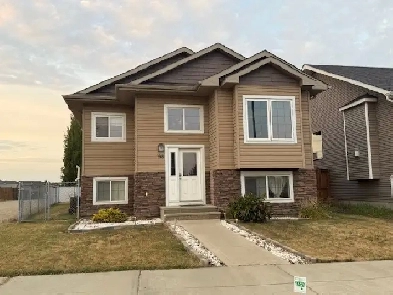 Main Flr 3 bdrm New Clearview Ridge Red Deer Nov 1st Incl Util Image# 2