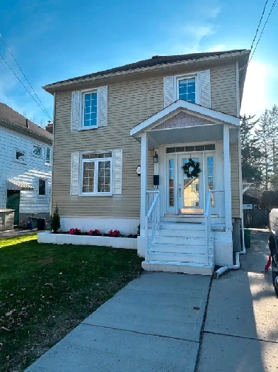 Beautiful 4 bdrm house on Queens U campus Image# 1