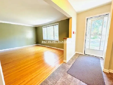 CHARMING AND SPACIOUS 2 BR   OFFICE SPACE, 1.5BH IN N. KILDONAN Image# 1