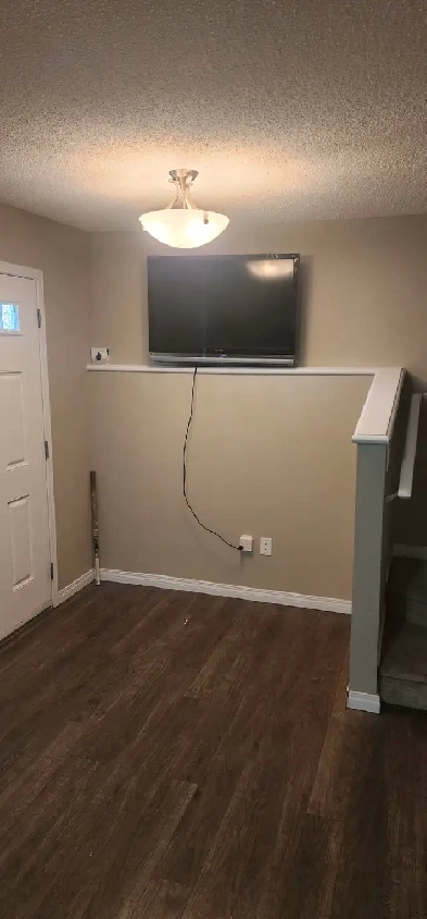 Townhouse for Rent — CA$2,150/month Image# 1