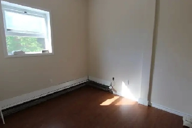Bright 2 Bedroom Apartment – Heat, Lights & Shared Wi-Fi Include Image# 7