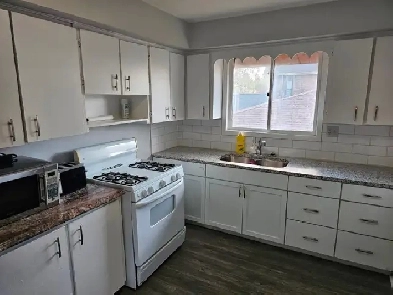 2 Bedroom $1,300 plus hydro.  Riverside/Crawford.  Safe Image# 1