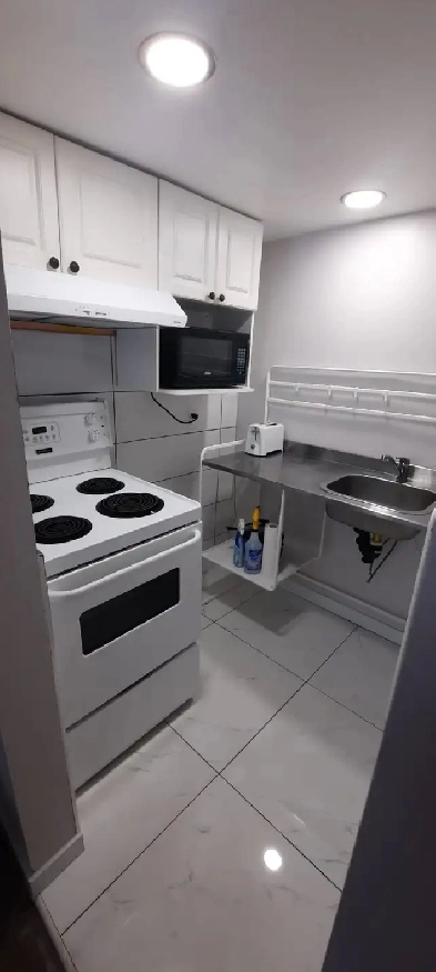 Très petit studio meublé tout inclus Image# 1