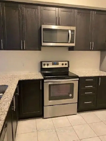 2 Bed and 2 Bath Condo in Oakville Image# 1