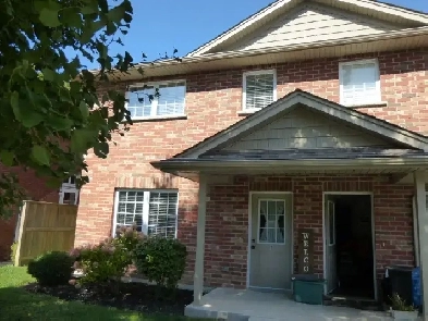 Ground Floor One Bedroom   Den Apartment for Rent Image# 1