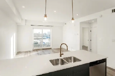 LUXURY 2 Bedroom Apartment! With Fitness Centre! Image# 1