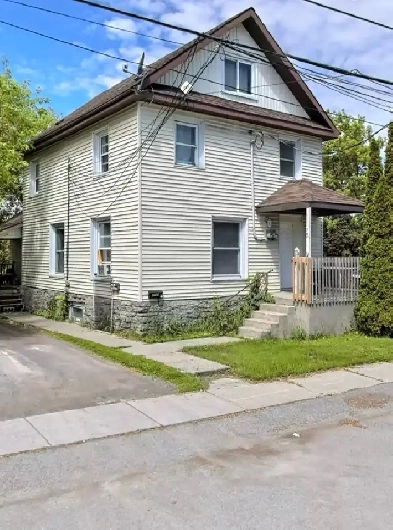 2 BEDROOM APARTMENT FOR RENT - 38 JOHNSON ST BELLEVILLE ON Image# 2