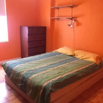 Bright furnished large room in large, clean NDG condo - student Image# 1