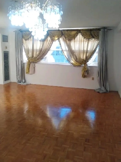 2 bdrn 1 bth 1000 SQFT Condo $439,999 PVT Balcony Parking pets Image# 1