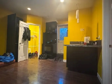 I Available October 31. Legal two bedroom suite Panorama Image# 1