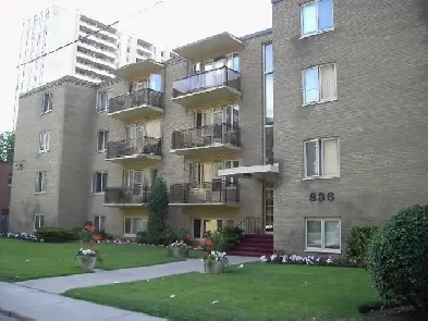 Bachelor Apartment - 836 Roselawn Avenue Image# 1