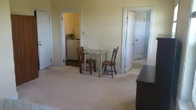 Wolfville-Bachelor Apt-9- minute walk from Acadia -great view Image# 3