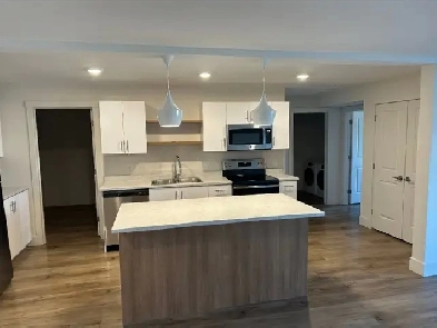 Modern 2 bedroom plus den at Cliffe St Unit 505 Image# 1