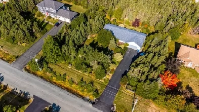 BUNGALOW ON 3/4 ACRE OF LAND IN TORBAY Image# 6