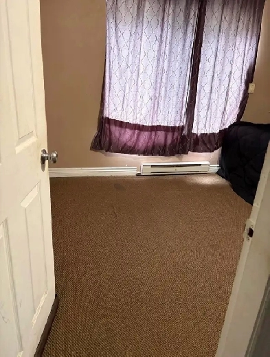 Room for rent in surrey at 800 Image# 1