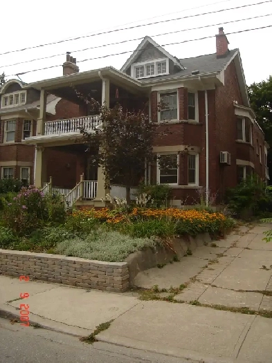 Charming 1-Bedroom Apartment in High Park / Roncesvalles Village Image# 1