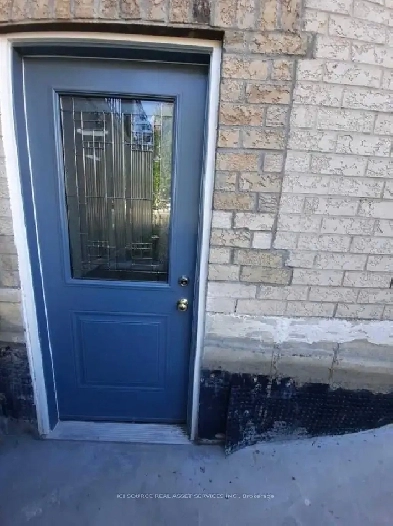 two bedrms walk out (lower floor) apt for rent in Richmond hill Image# 1