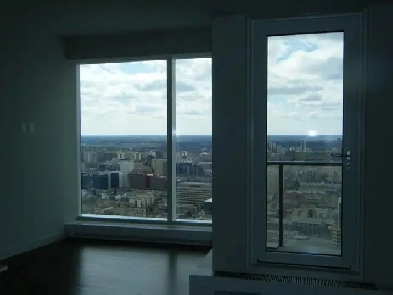 1 Bedroom & Parking & Gym!!  The Legends Private Residence!! Image# 1