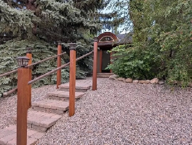 Executive Bungalow Inner City 633 23AVE NE, Calgary Image# 3