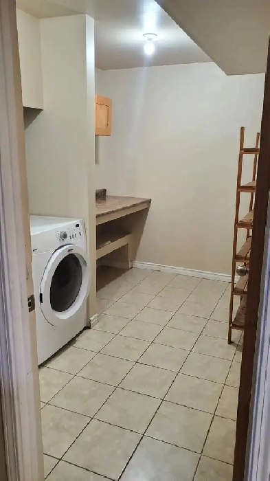 3 BDRMS. RENO'D SUITE   2 LARGE STORAGE ROOM IN COLLEGE HEIGHTS Image# 1