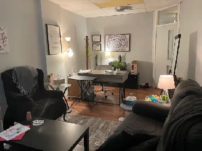 Granby : BEAU BUREAU sans fenêtre de 195 p.c. Image# 1