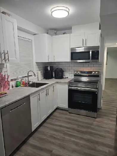 2 Bedroom, Updated - Above ground - North Shore - Avail Nov 1 Image# 1