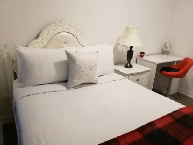 FURNISHED ROOM IN PENTHOUSE CONDO - DUNDAS SQUARE (DOWNTOWN) Image# 1