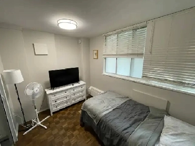 Private Room 7 min walk  U of T - All Inclusive! Image# 1