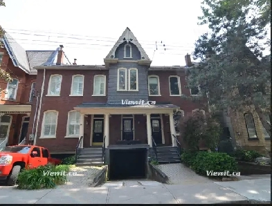 Downtown home (Village) - 4 beds, 3 baths - Steps from Yorkville Image# 1