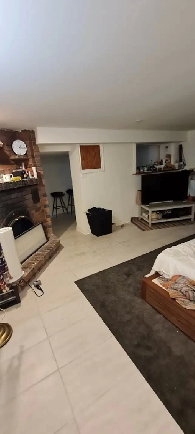 Triplex 1st main floor apartment 1 bedroom unfrn. for rent, Image# 1